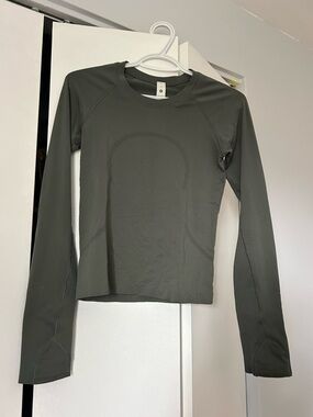 Women’s Lululemon Swifty Tech Longsleeve size 4 waist length